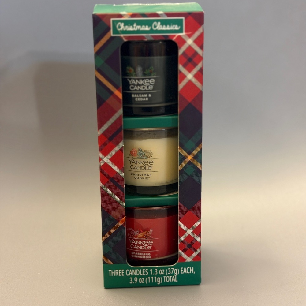 Yankee Candle Christmas Classics Trio - Green, Cream, Red